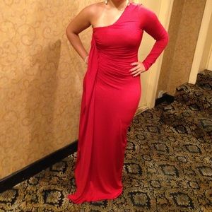 One sleeved red maxi dress💃🏼